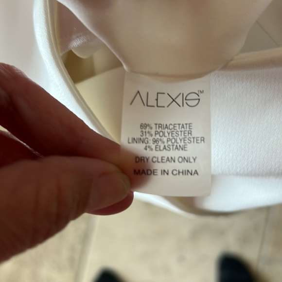 Alexis Sleeveless Cream Top with Black Sash Belt Size S - Picture 10 of 16